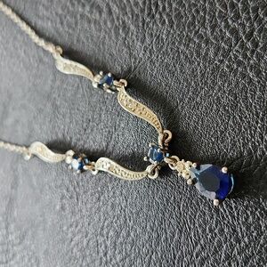 Nina Ricci for Avon 15" necklace blue stones lariat dangle